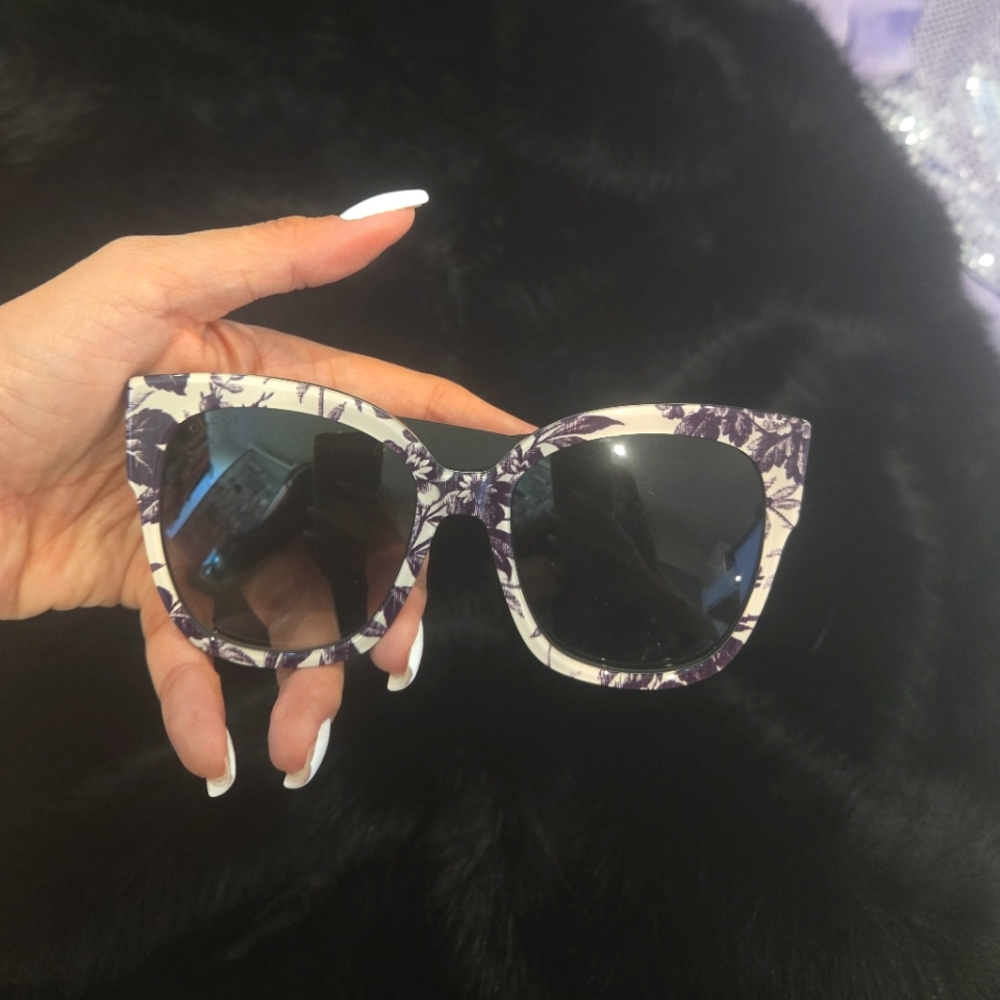 Floral Purple and Cream Sunglasses Gucci